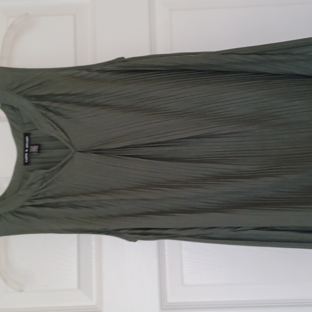 Ladies sleeveless top.EUC